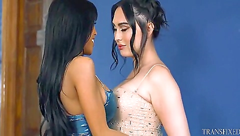 Ember Snow And Ember Fiera 33 Min